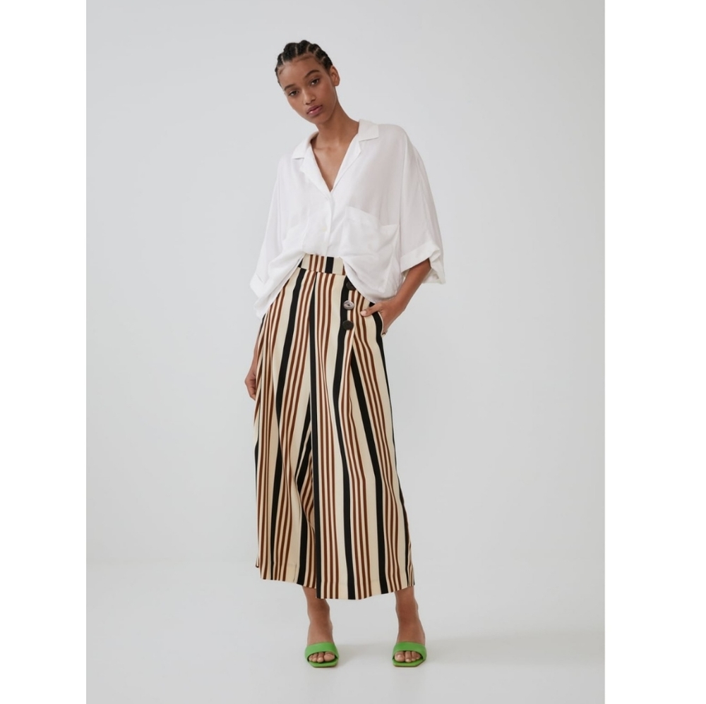 NWT Zara Culottes with Button Details